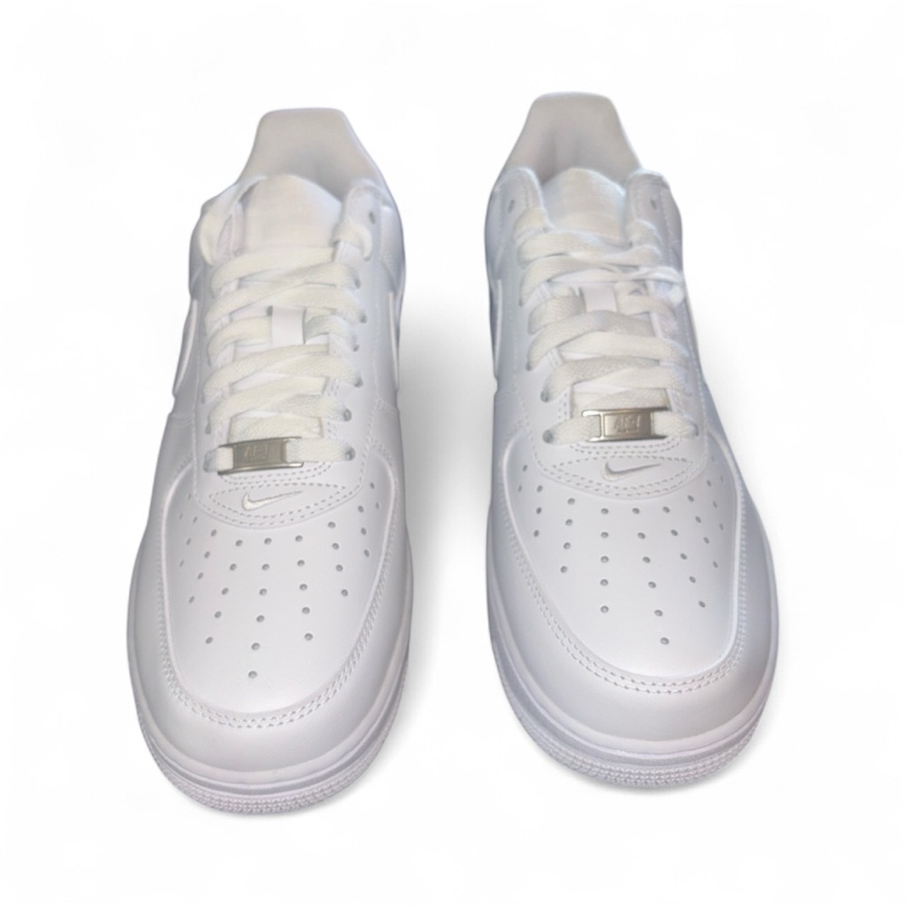 Nike Air Force 1 Low
Supreme White